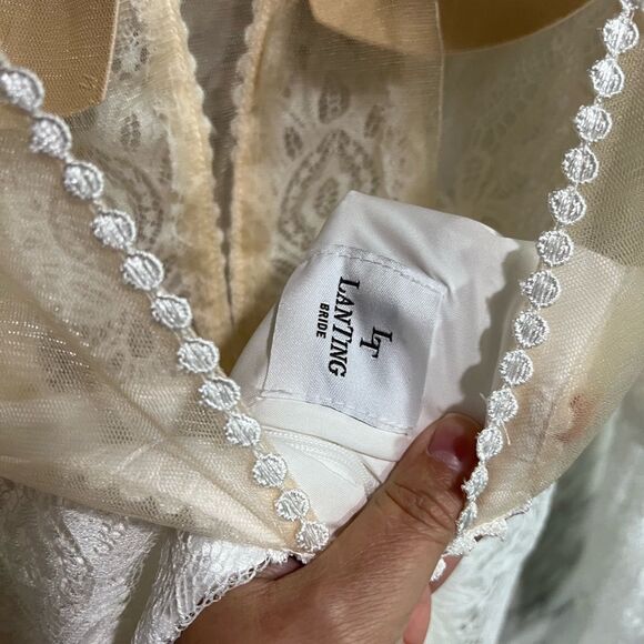 LT LANTING BRIDE Lace Wedding Dress XS/S - Picture 11 of 12